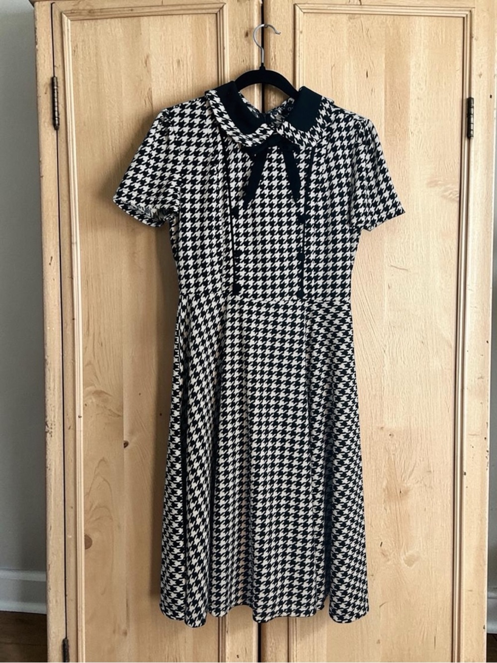Skater Style Short Sleeve Dress Black/White